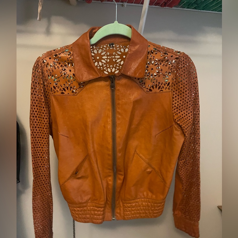 Vintage Hugo Boss women leather jacket. Fits a small-medium